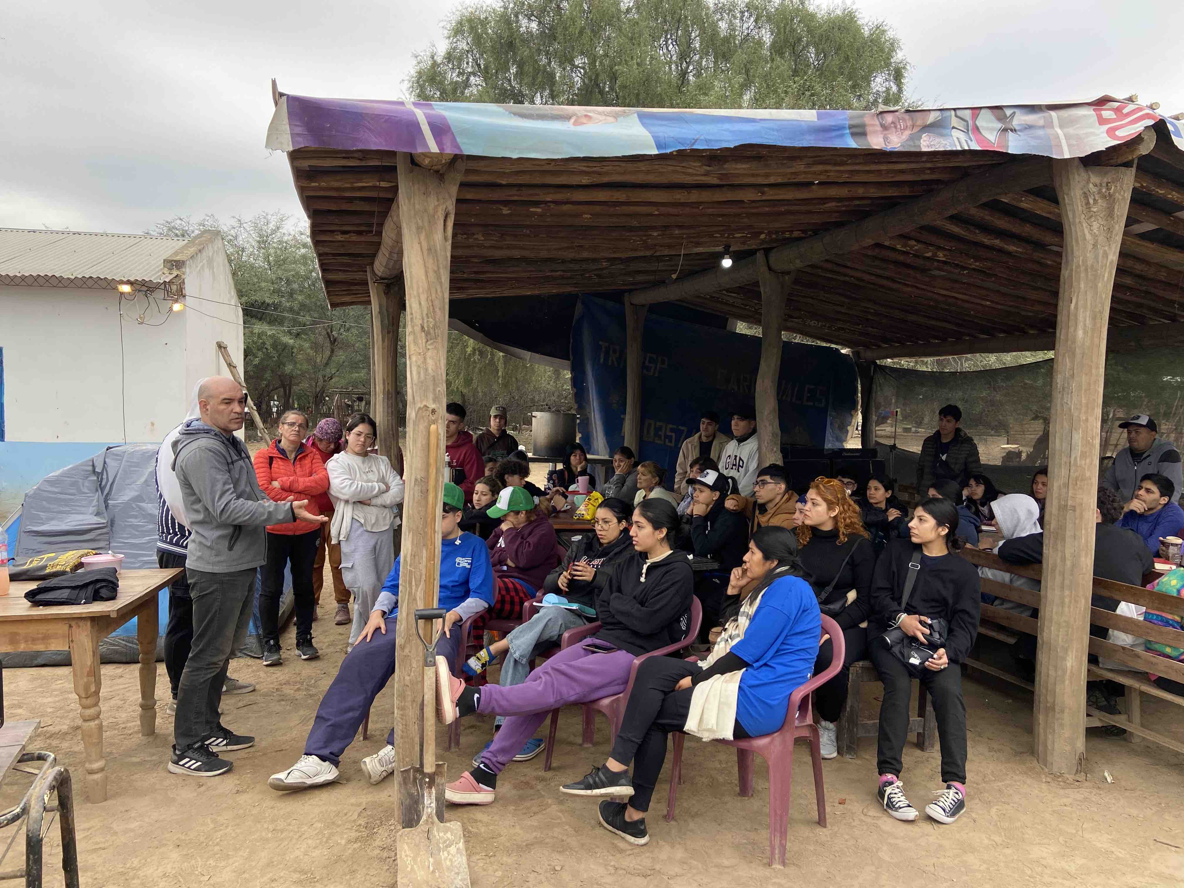 Grupo de misioneros y voluntarios