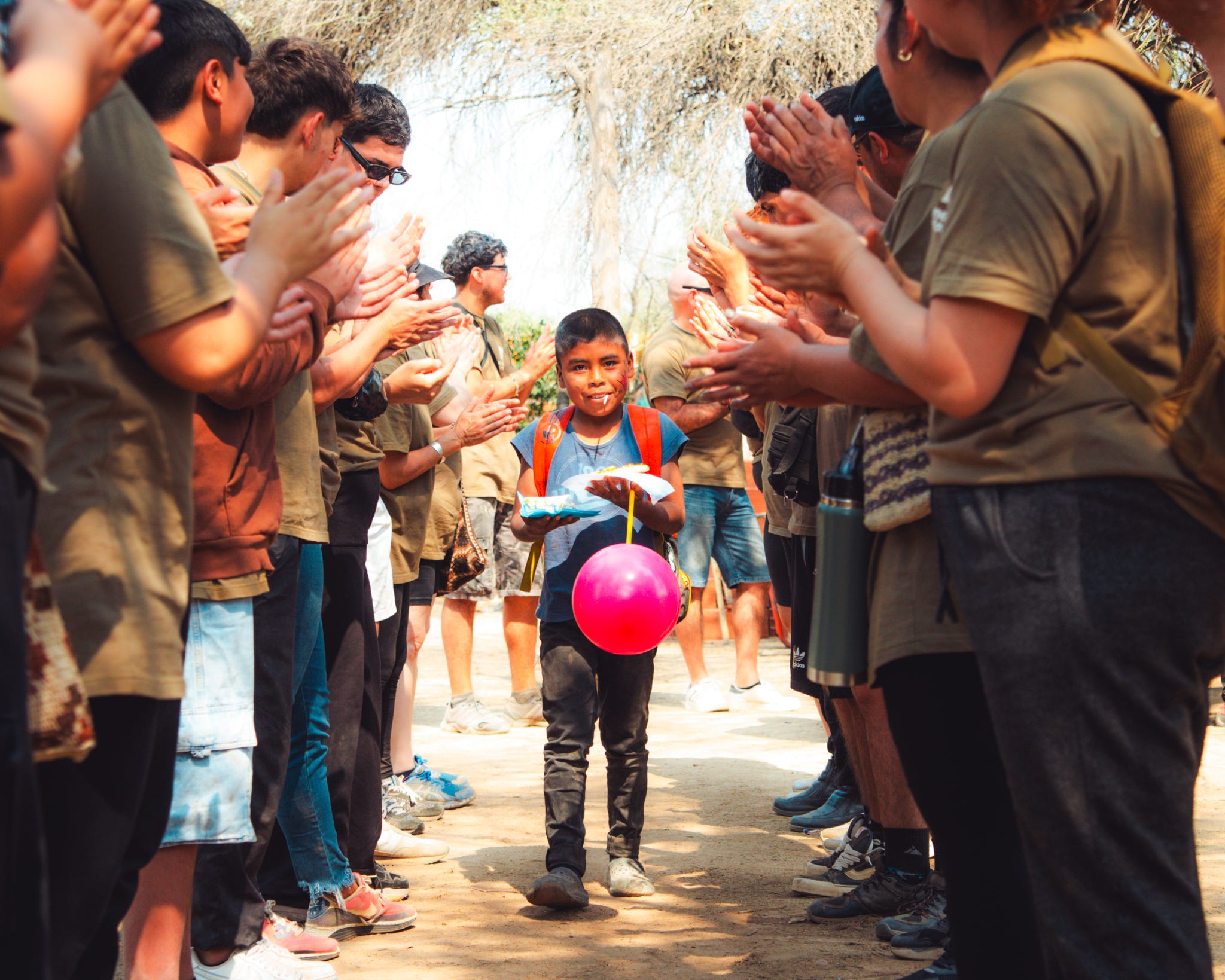 Equipo de voluntarios durante misión