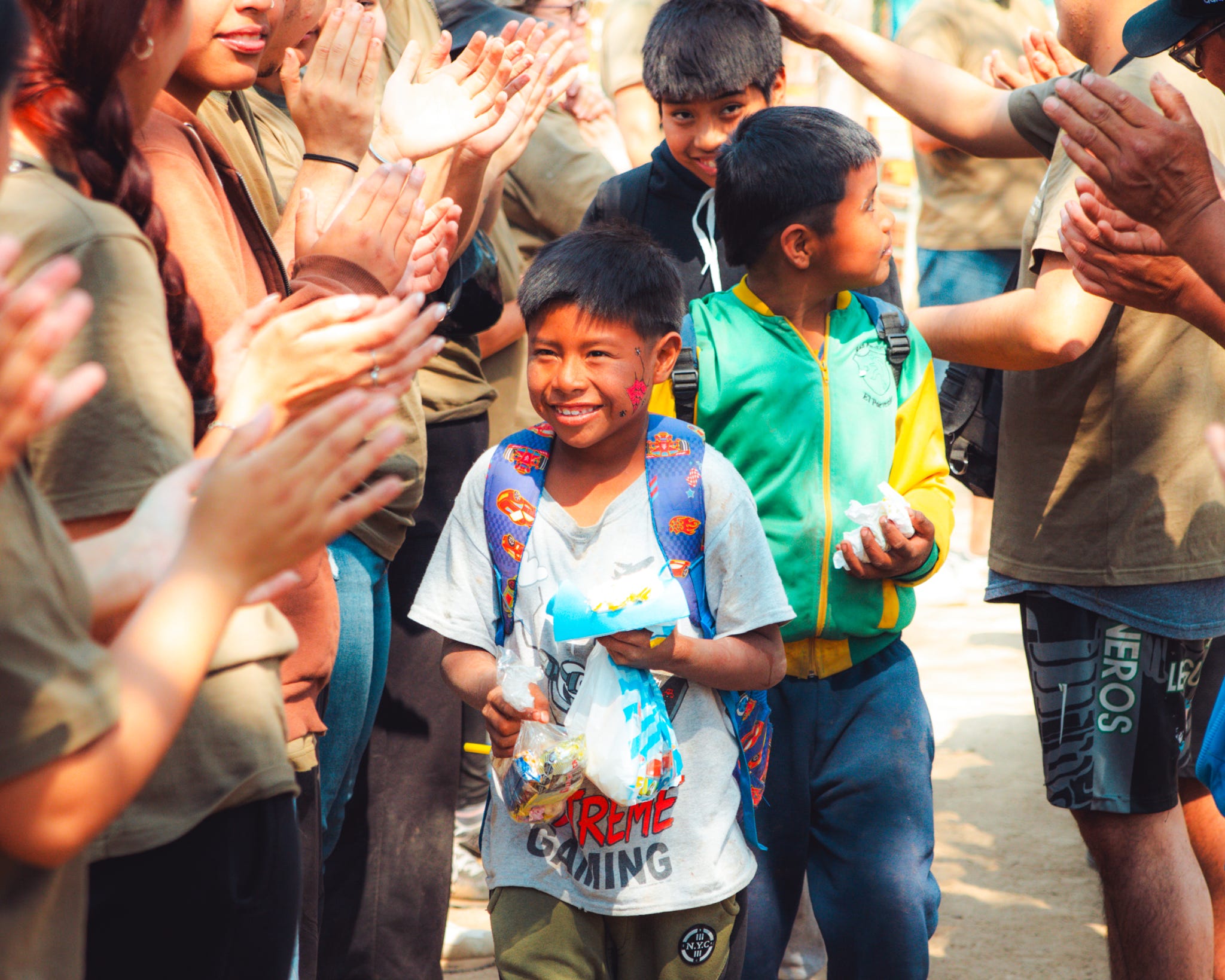 Actividad comunitaria con niños